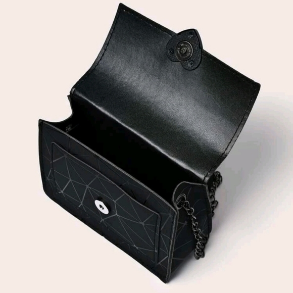 Geometric Graphic Crossbody Bag - Picture 4 of 5